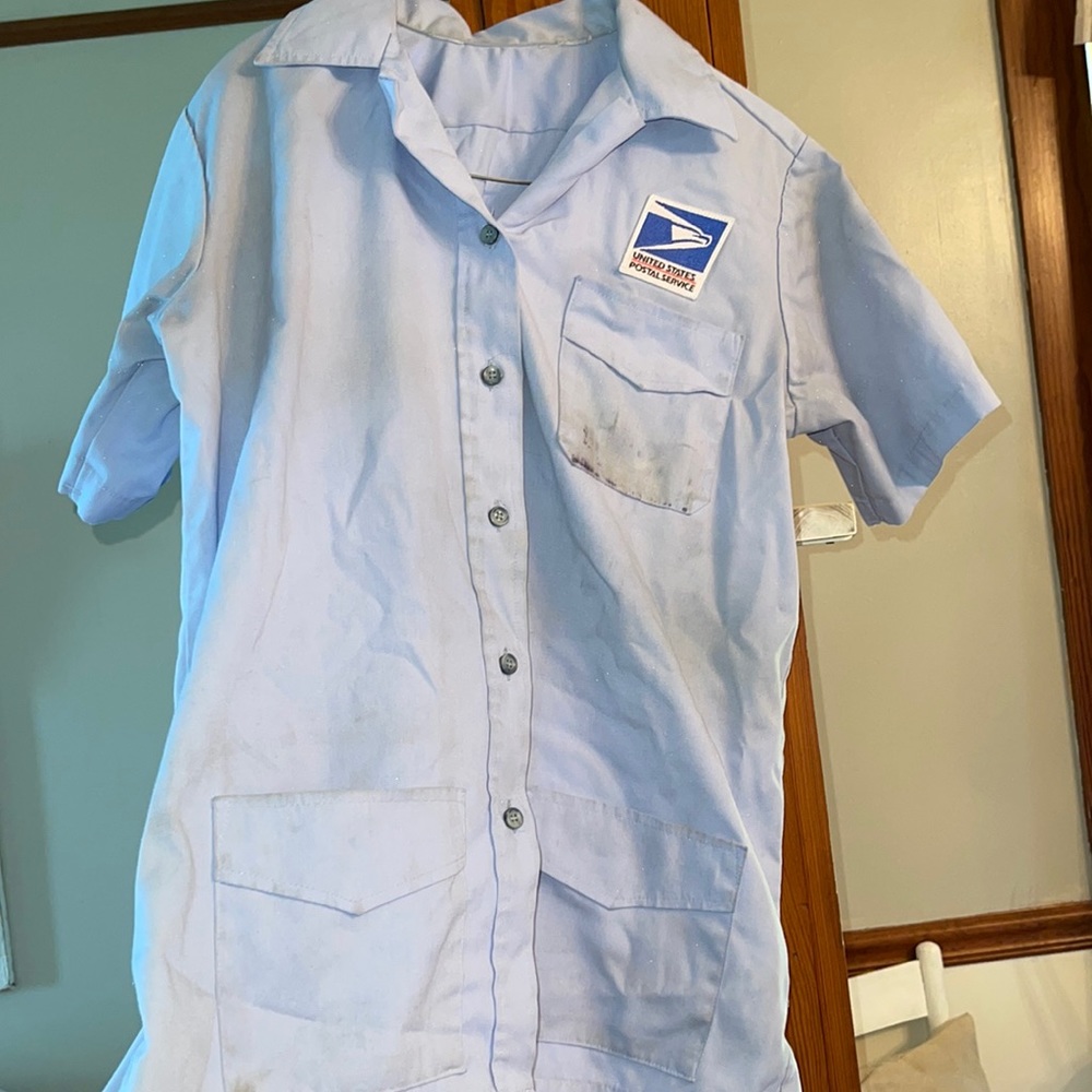 USPS Lot of 5 womens shirt jacks and one MOISTURE-wick mens medium shirt